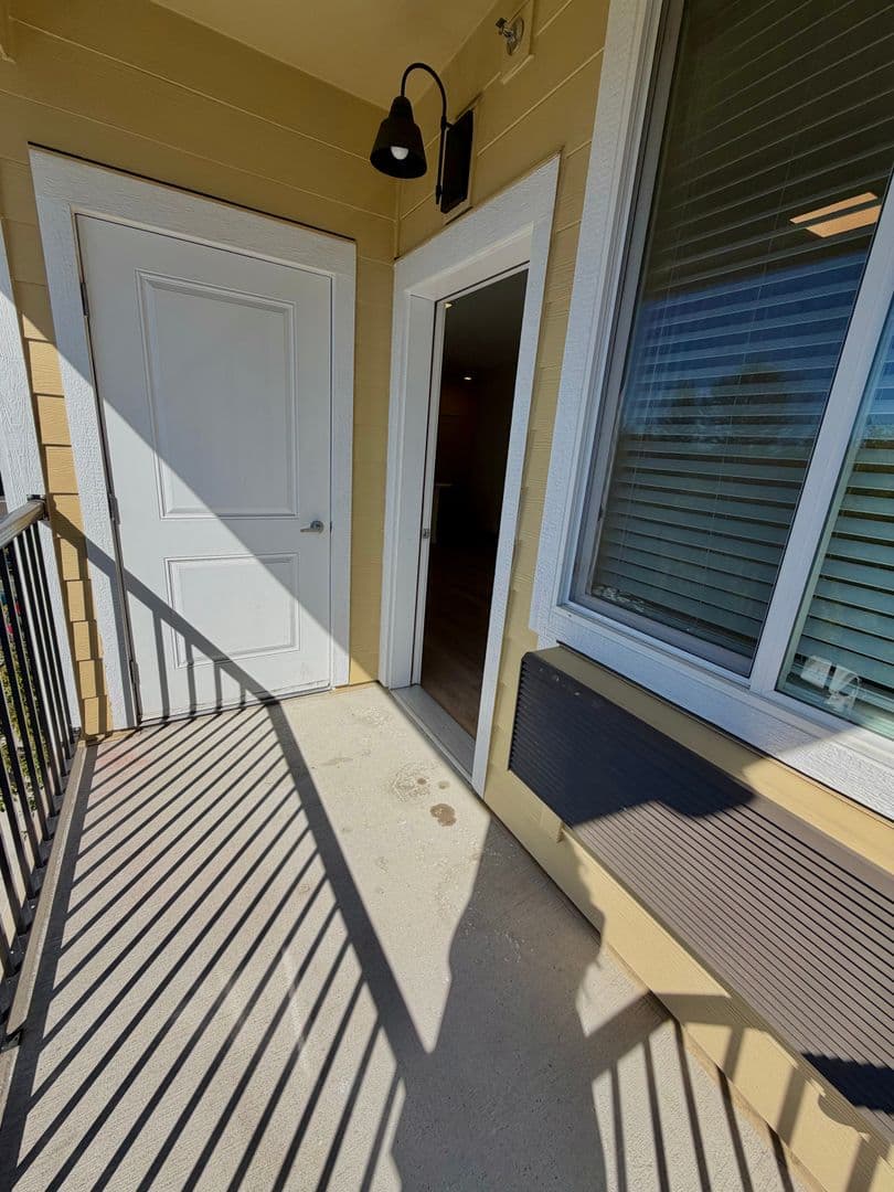 Vancouver Apartment: 2703 NE 99th St