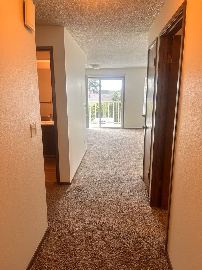 Vancouver Apartment: 607 R St.