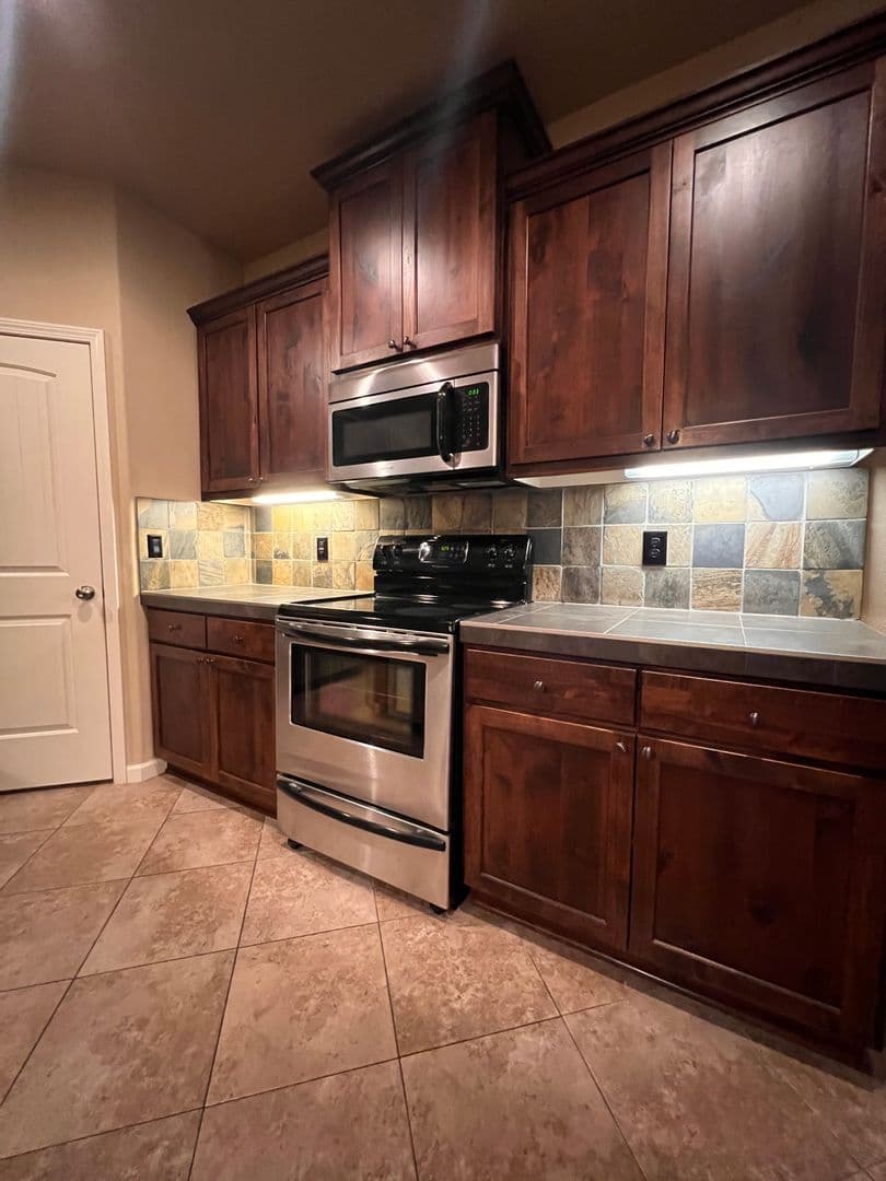 Vancouver House: 4513 NE 91st Way