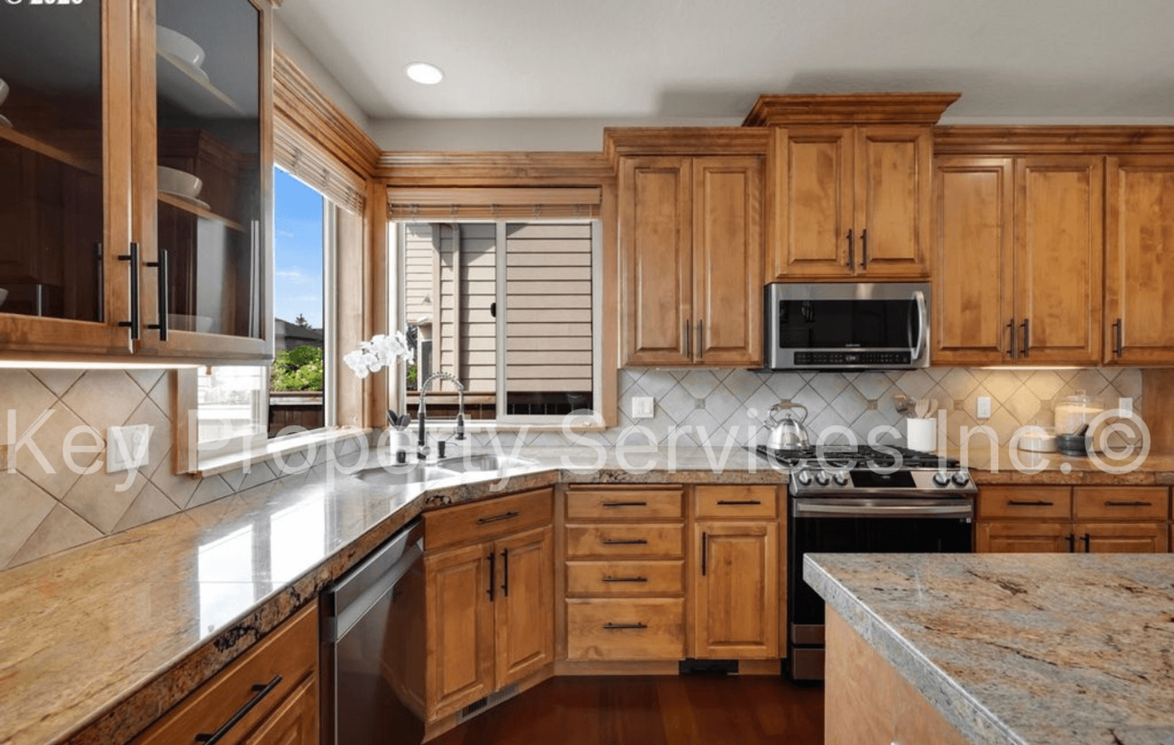 Vancouver House: 10412 NE 122nd Ave