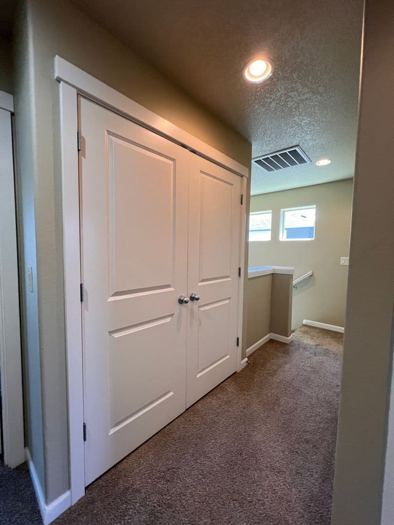 Ridgefield House: 503 N 41st Ave