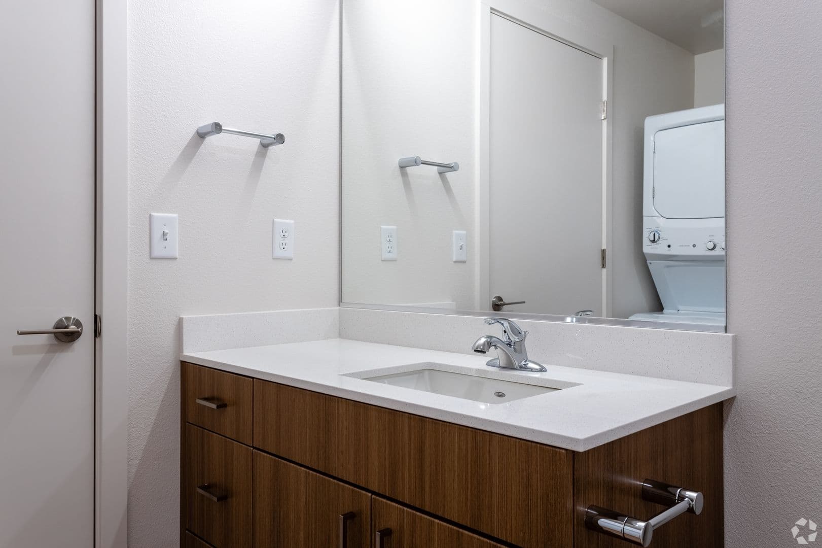 Vancouver Apartment: 201 W 17th St