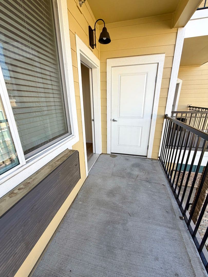 Vancouver Apartment: 2703 NE 99th St