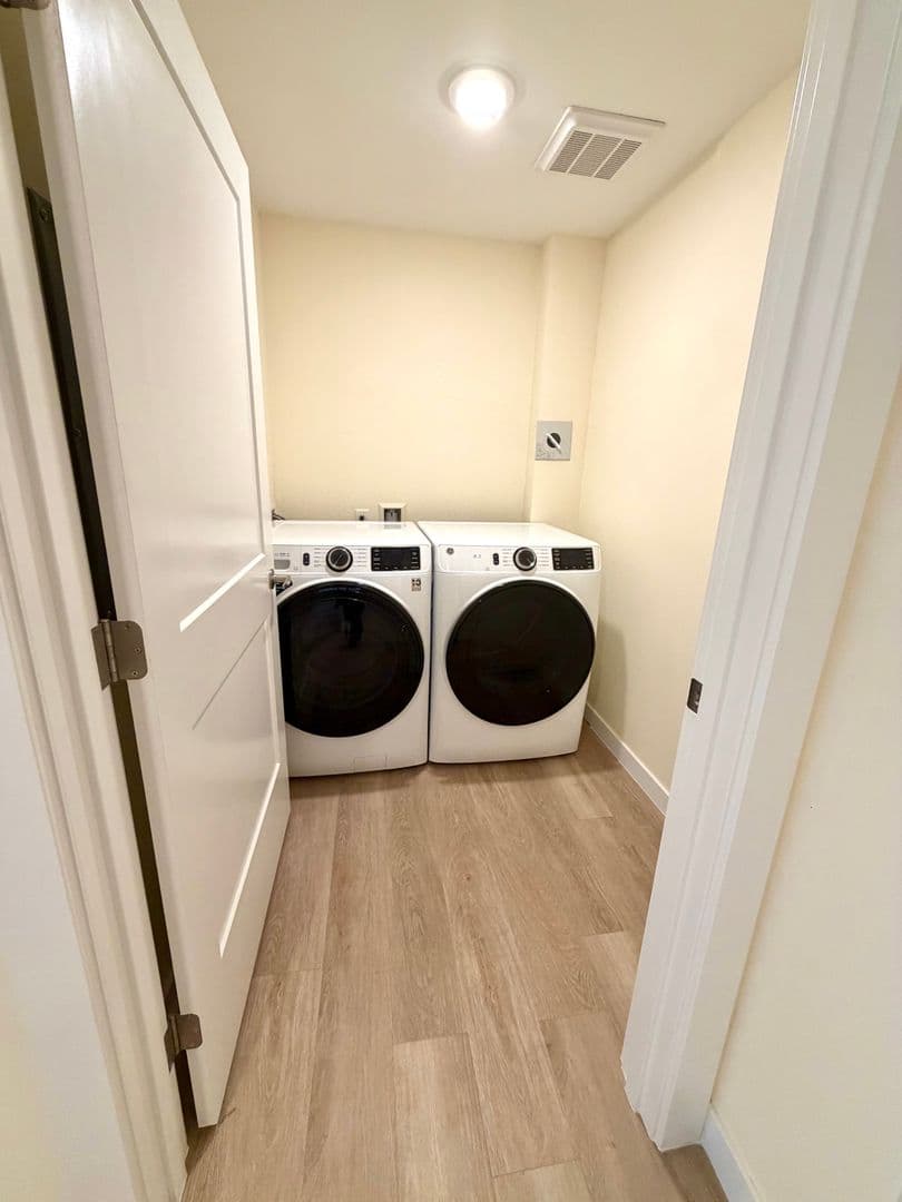 Vancouver Apartment: 2703 NE 99th St
