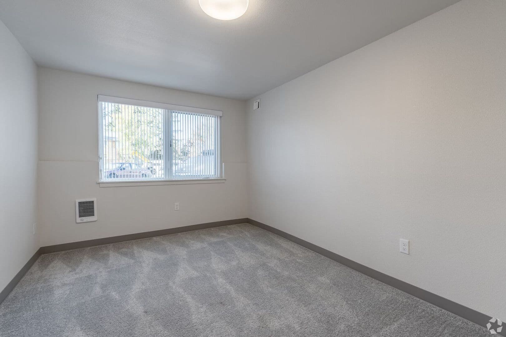 Aloha Apartment: 875 SW 185th Ave