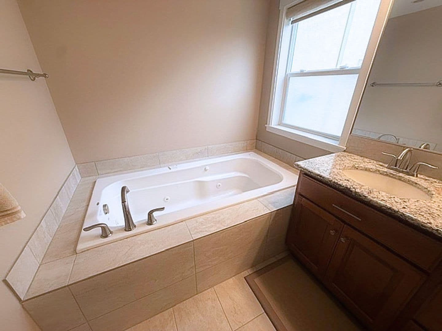Vancouver House: 9507 NE 165th Ave