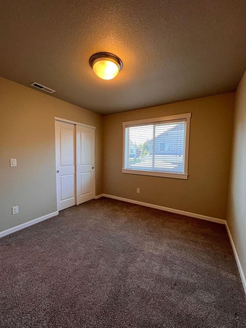 Ridgefield House: 503 N 41st Ave