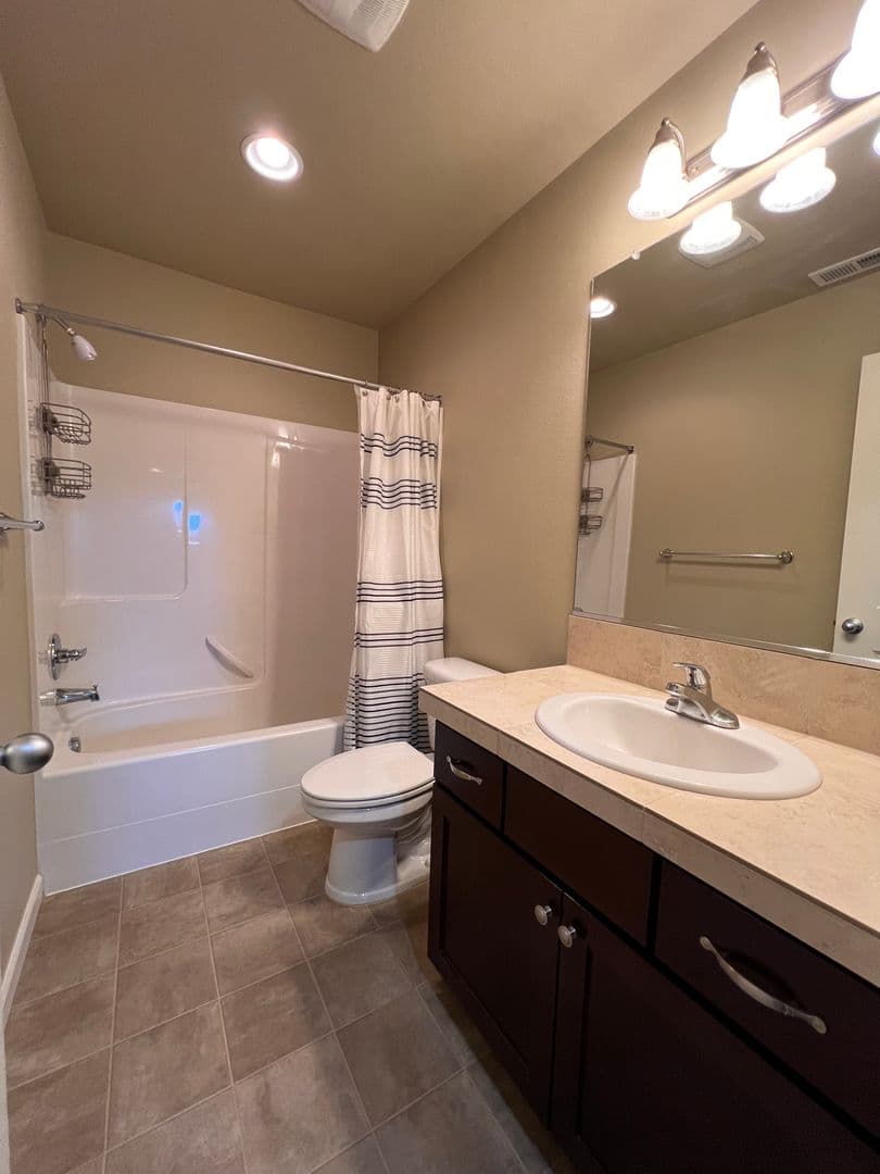 Ridgefield House: 503 N 41st Ave