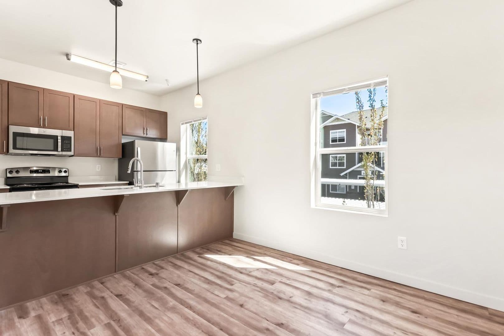 Vancouver Apartment: 333 NE 136th Ave