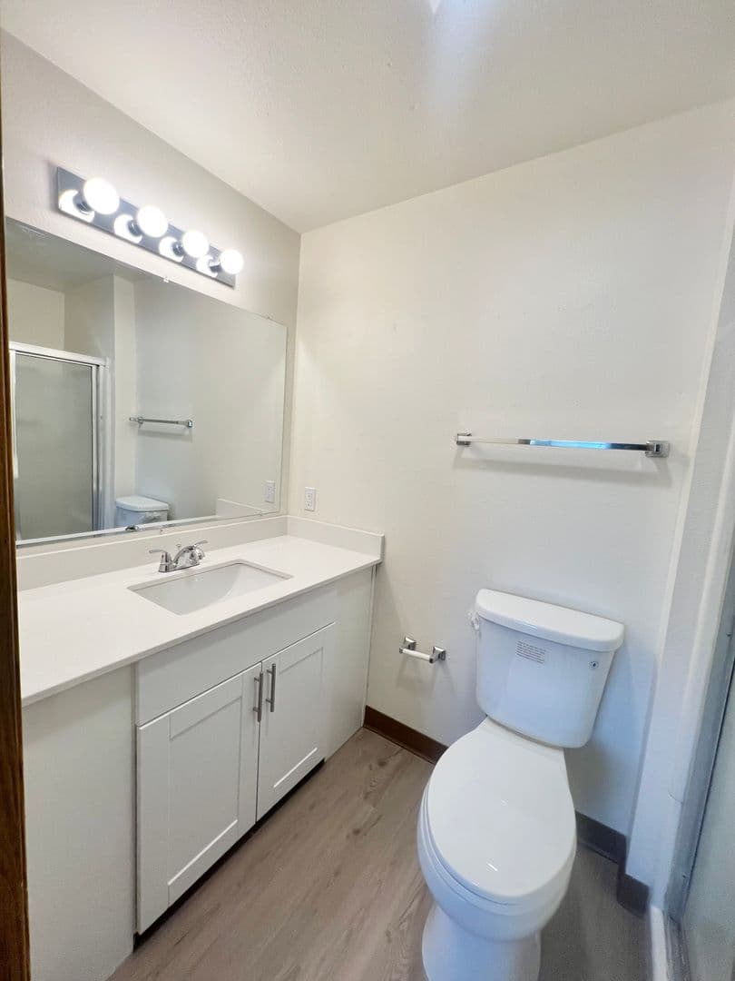 Vancouver Apartment: 8500 NE Hazel Dell Avenue
