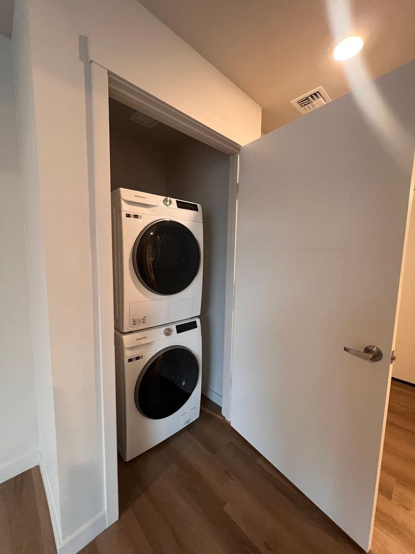 Vancouver Apartment: 2929 NE 65th Ave