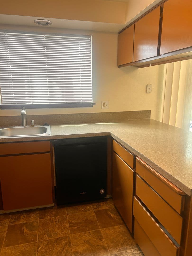 Vancouver Apartment: 607 R St.