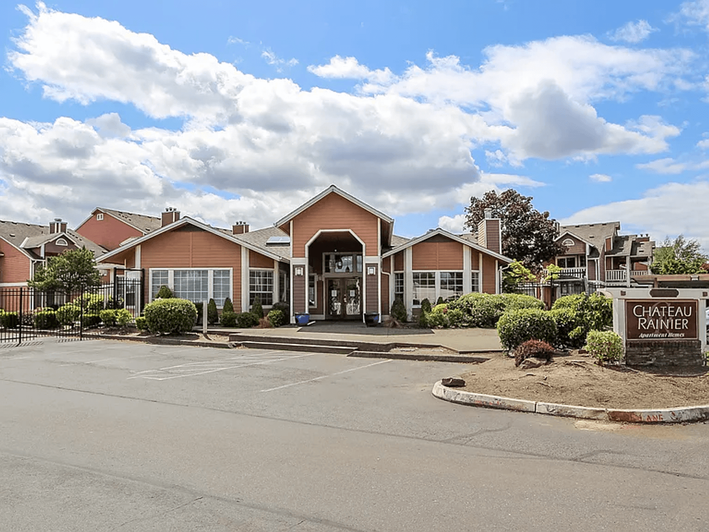 Fife Apartment: 4600 16th St E