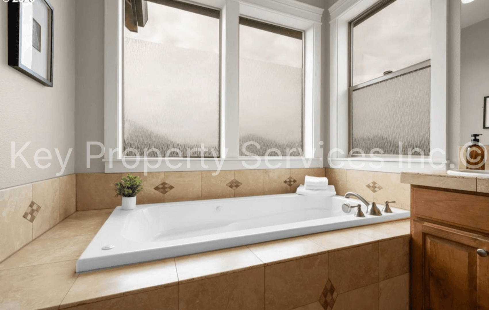 Vancouver House: 10412 NE 122nd Ave