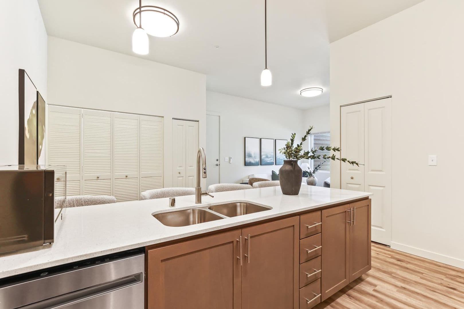 Vancouver Apartment: 333 NE 136th Ave