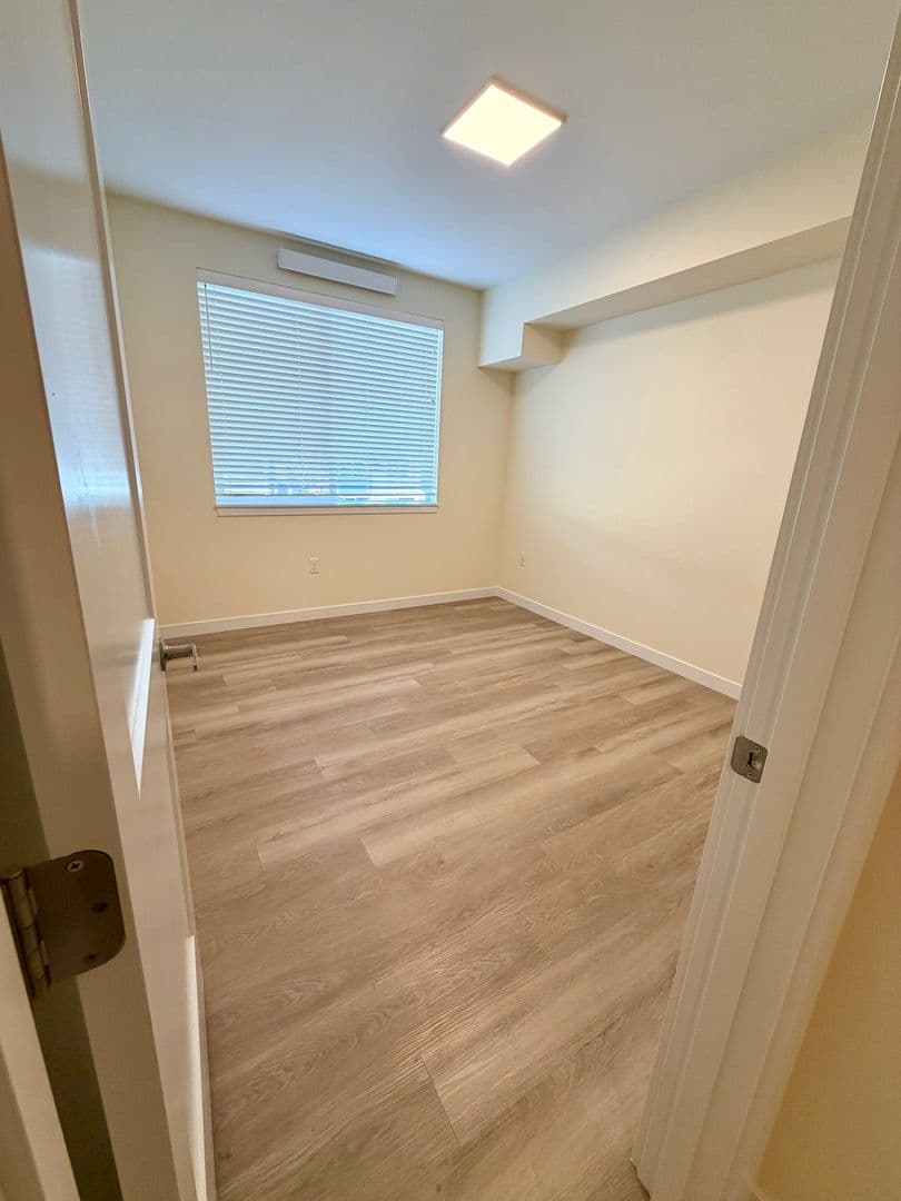 Vancouver Apartment: 2703 NE 99th St
