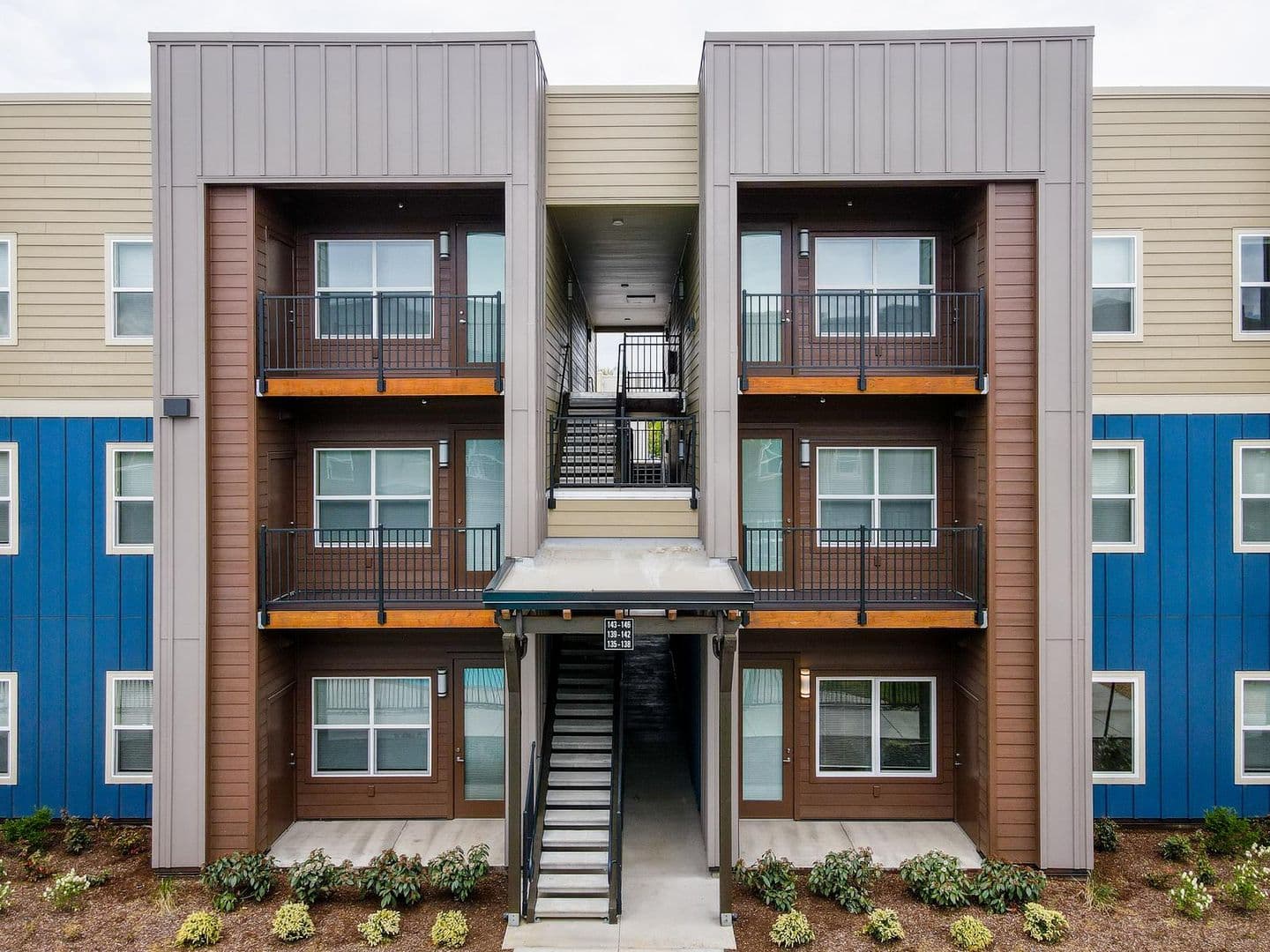 Vancouver Apartment: 333 NE 136th Ave