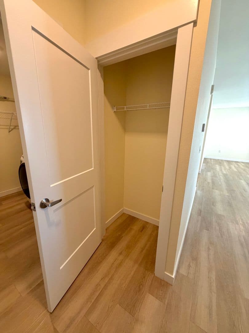 Vancouver Apartment: 2703 NE 99th St