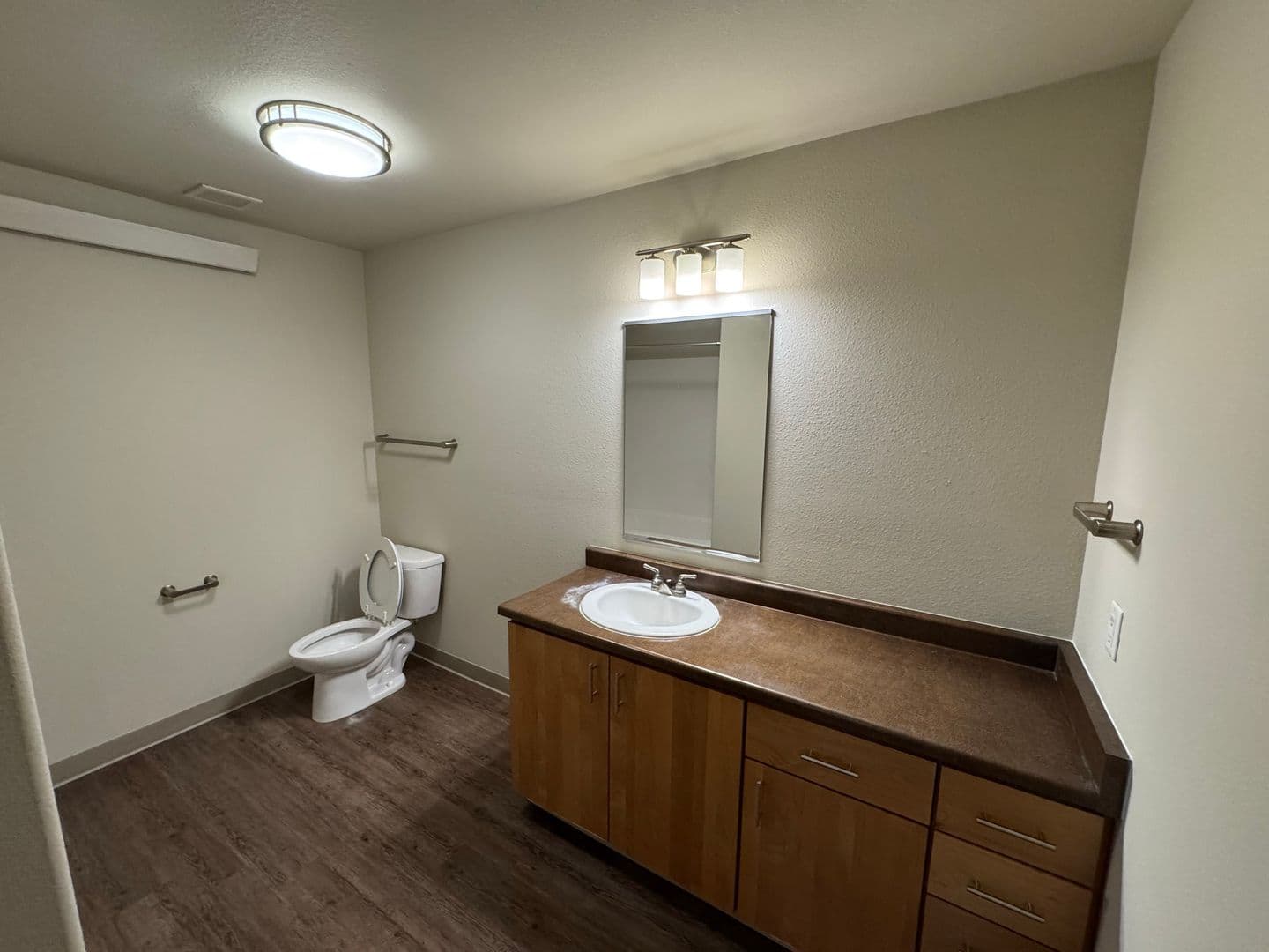 Vancouver Apartment: 301 SE 166th Ave