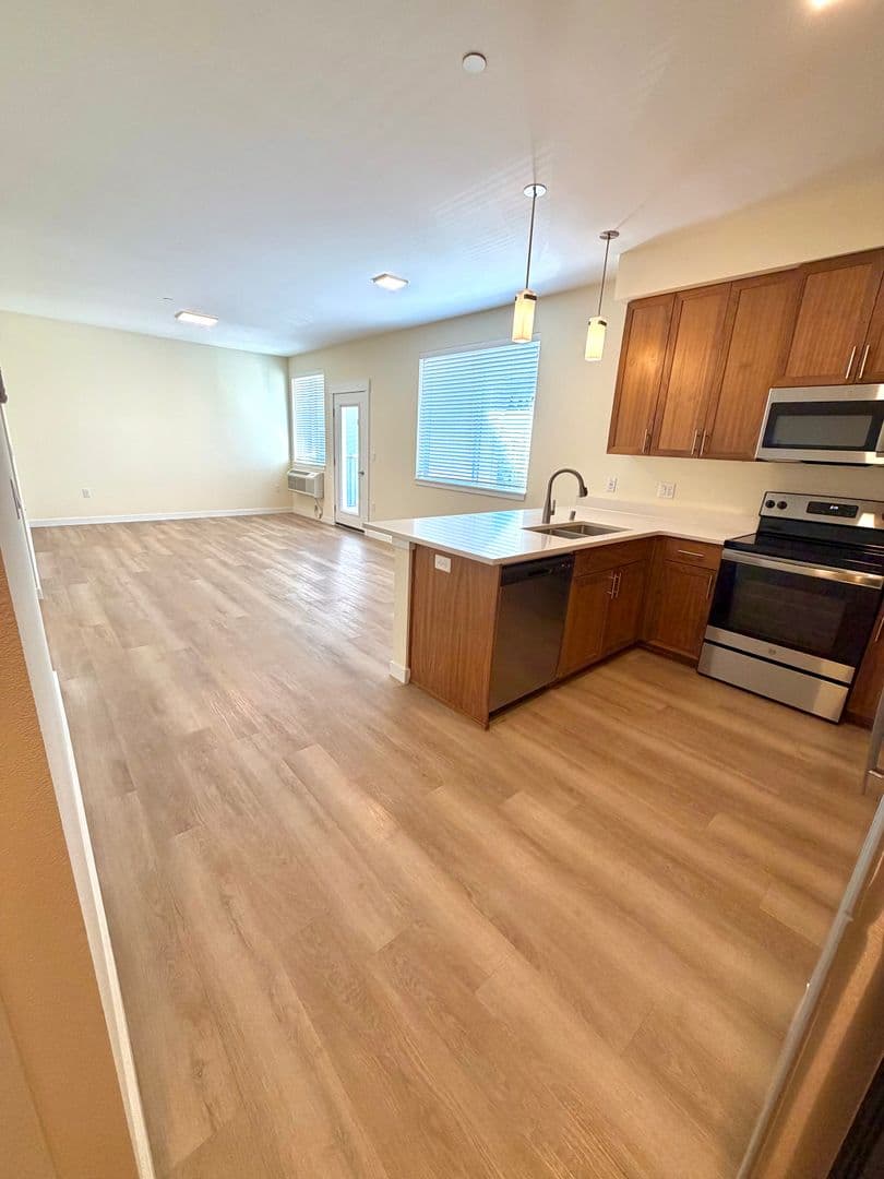 Vancouver Apartment: 2703 NE 99th St