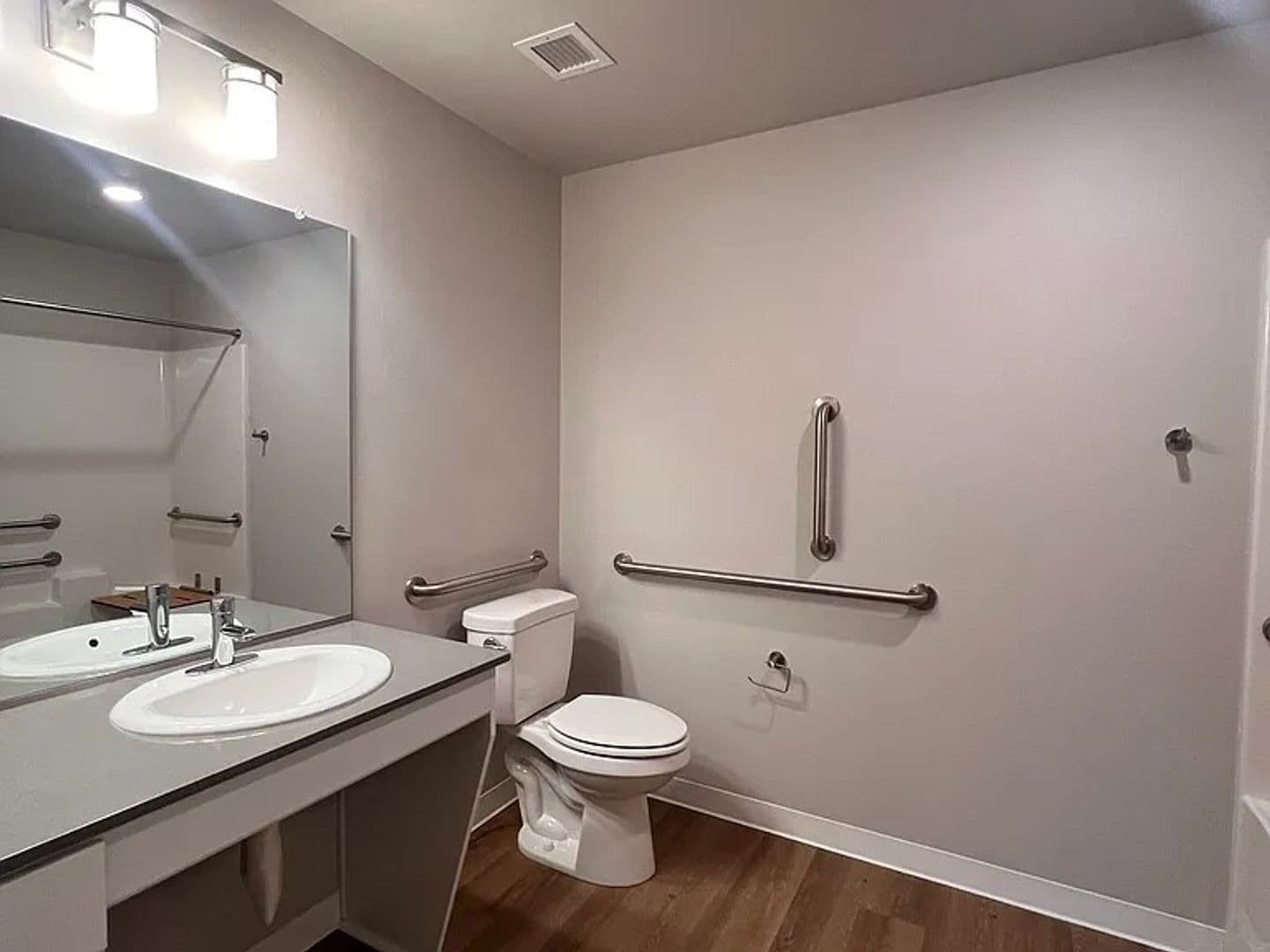 Vancouver Apartment: 2929 NE 65th Ave
