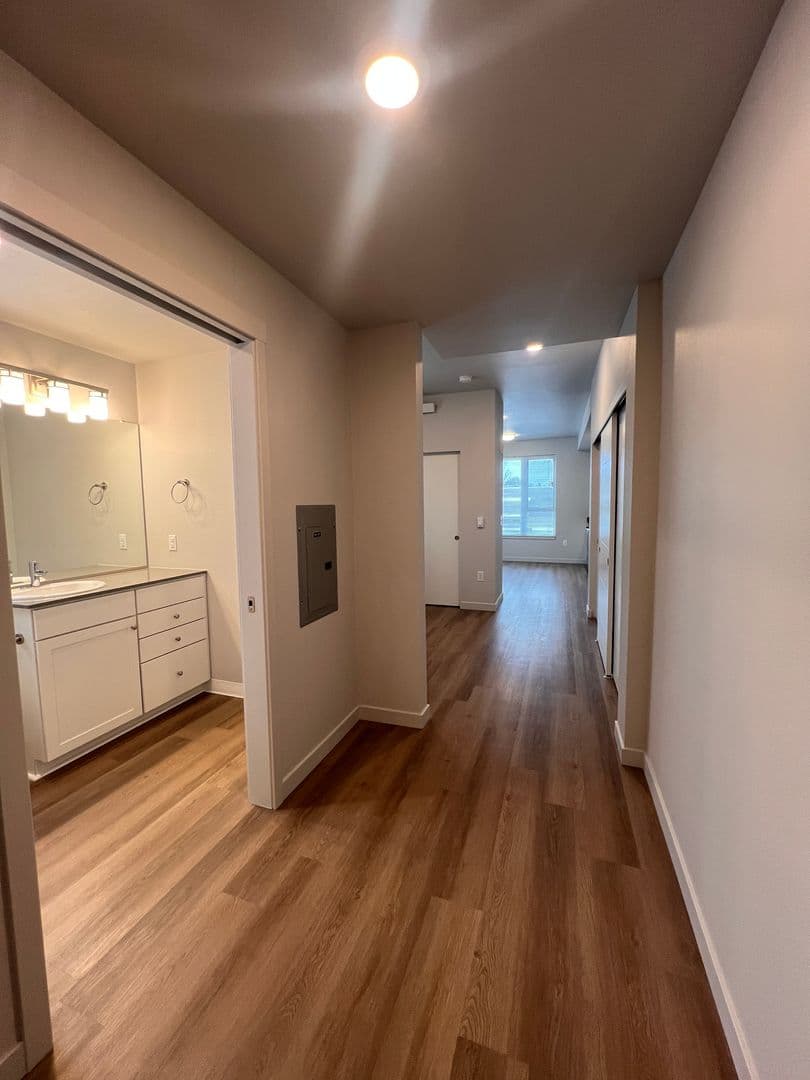 Vancouver Apartment: 2929 NE 65th Ave