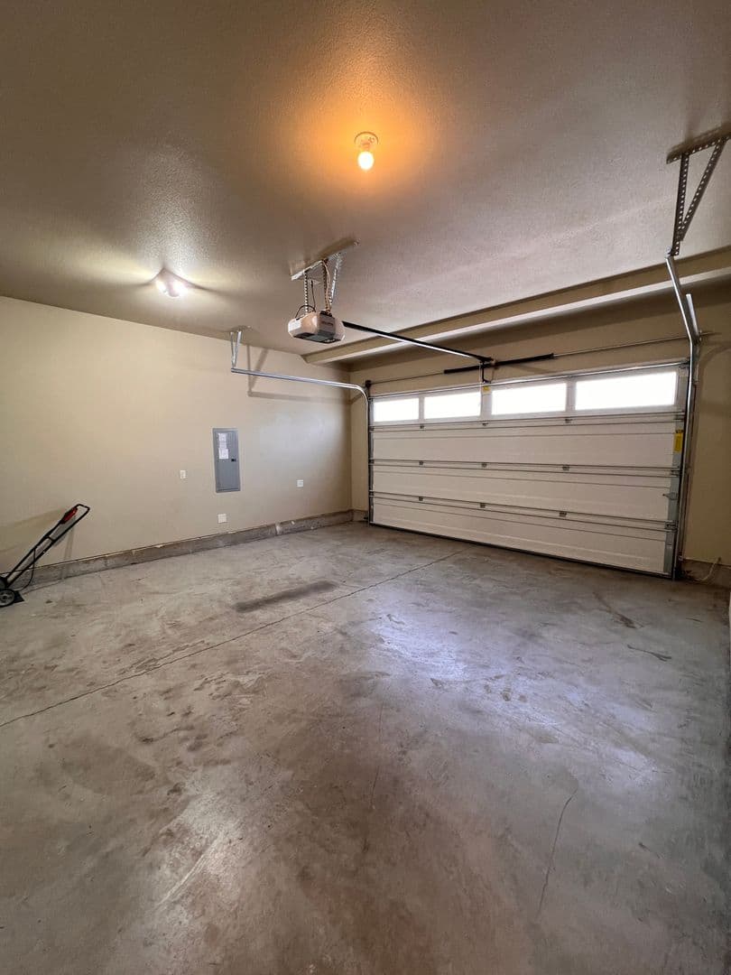 Ridgefield House: 503 N 41st Ave