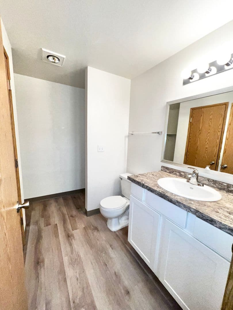 Vancouver Apartment: 8500 NE Hazel Dell Avenue