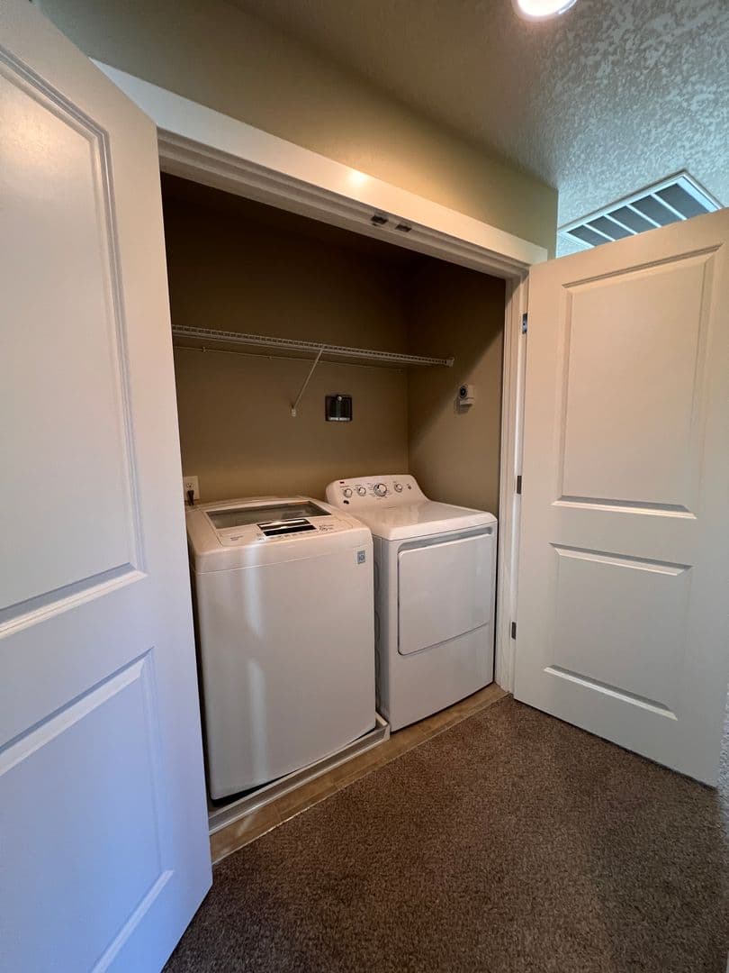 Ridgefield House: 503 N 41st Ave