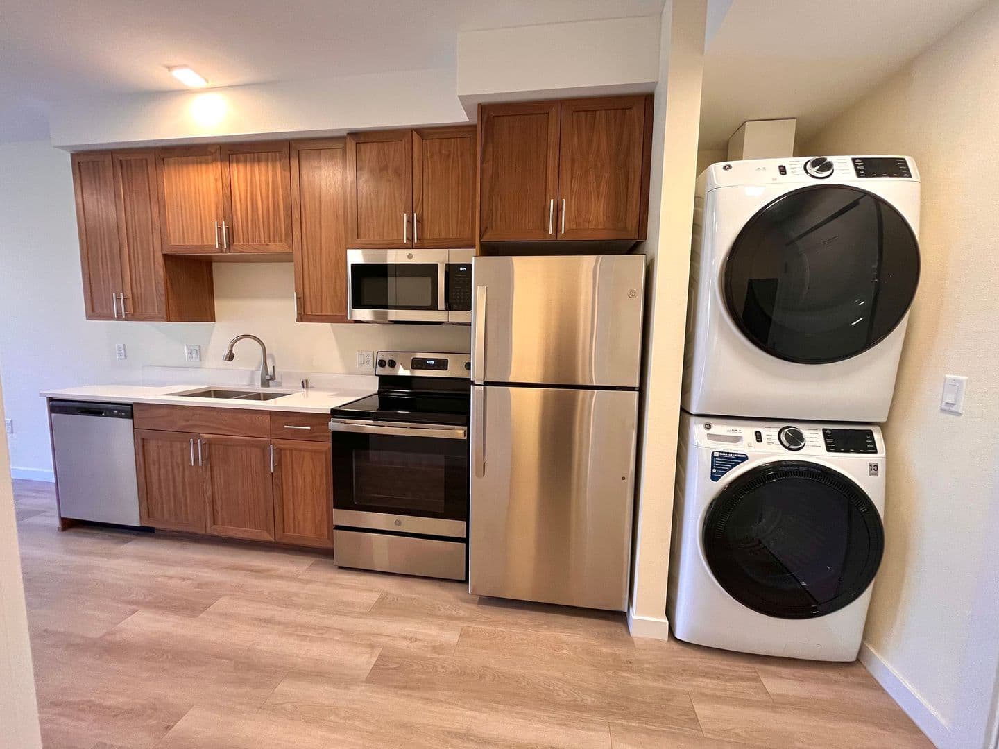 Vancouver Apartment: 2703 NE 99th St