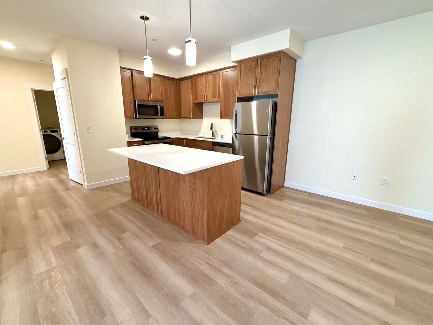 Vancouver Apartment: 2703 NE 99th St