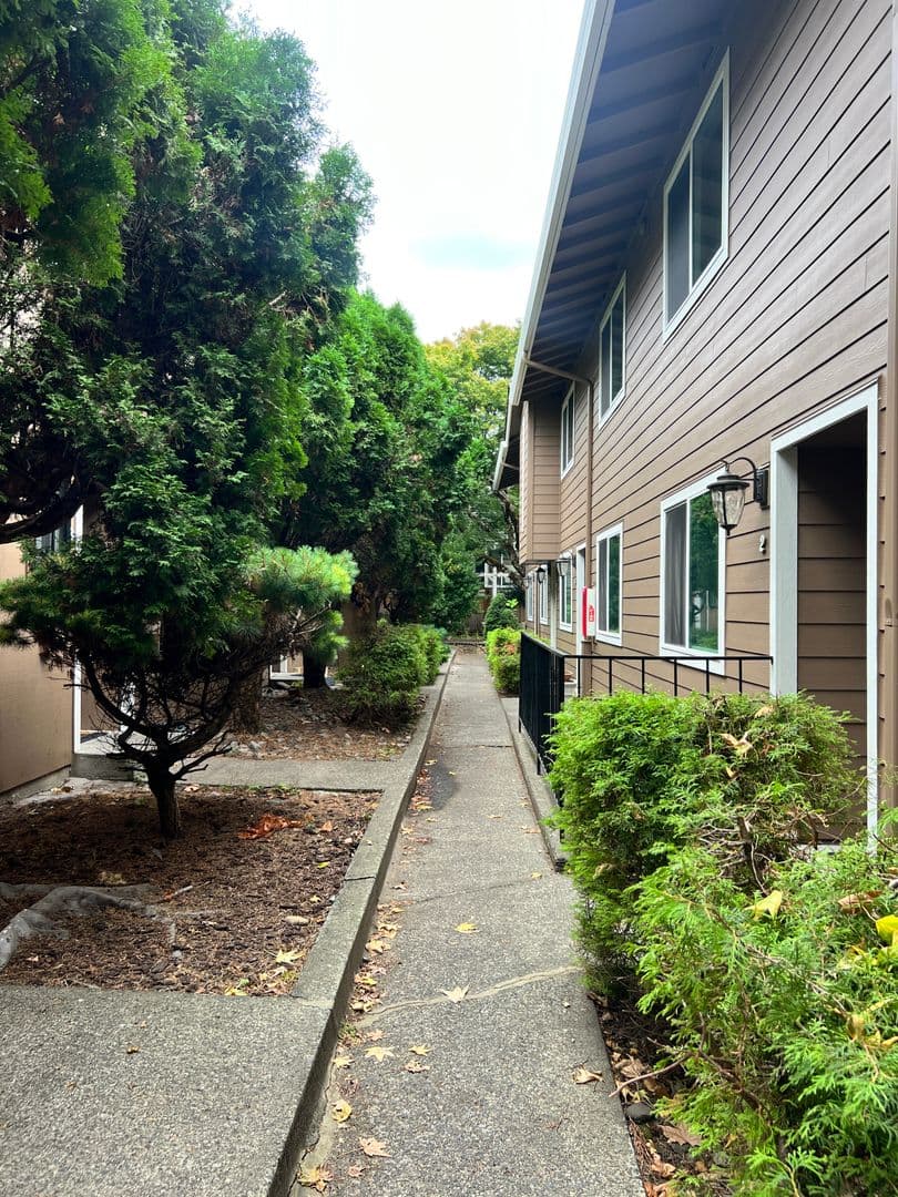 Vancouver Apartment: 607 R St.