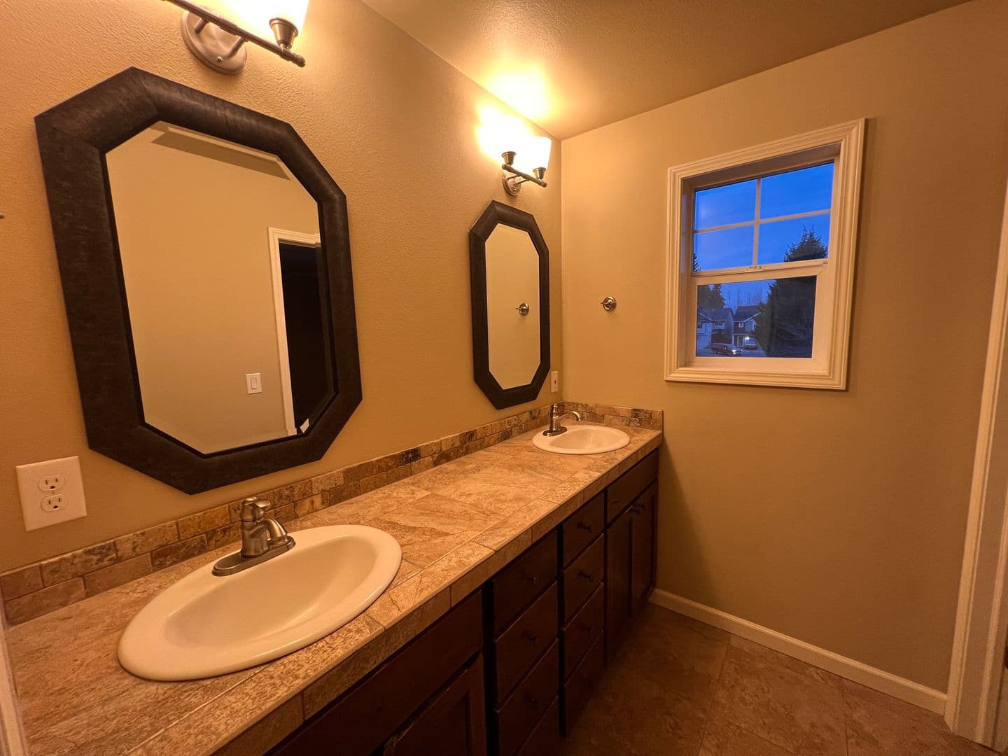 Vancouver House: 4513 NE 91st Way