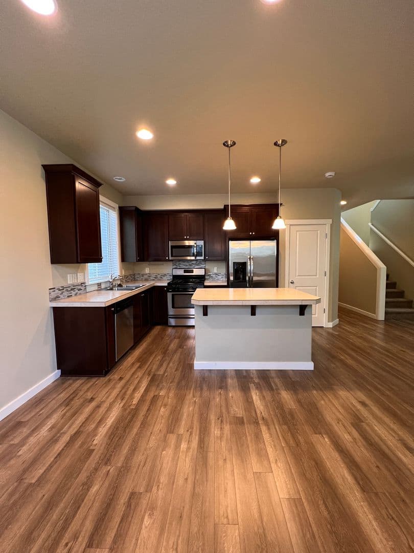 Ridgefield House: 503 N 41st Ave