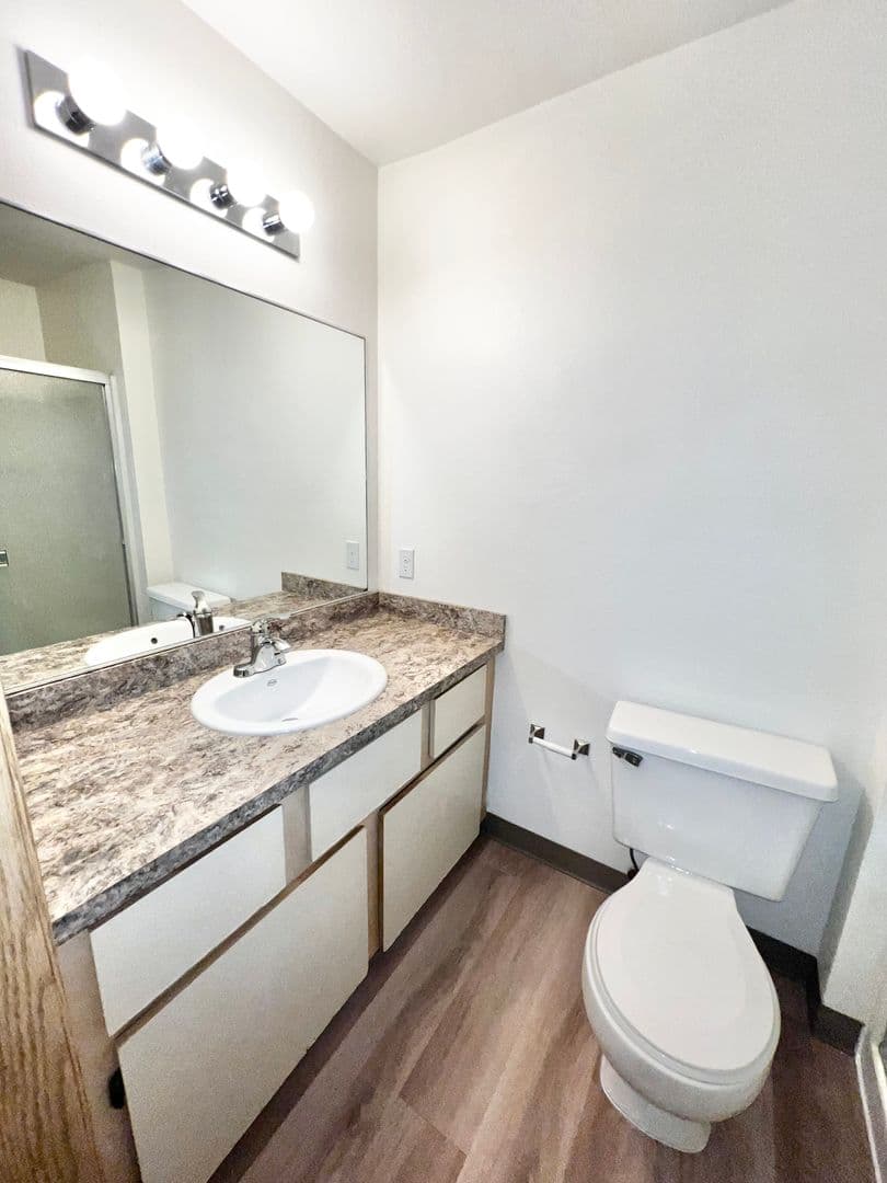 Vancouver Apartment: 8500 NE Hazel Dell Avenue
