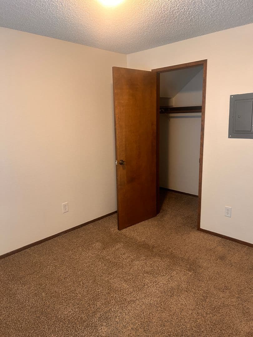 Vancouver Apartment: 607 R St.