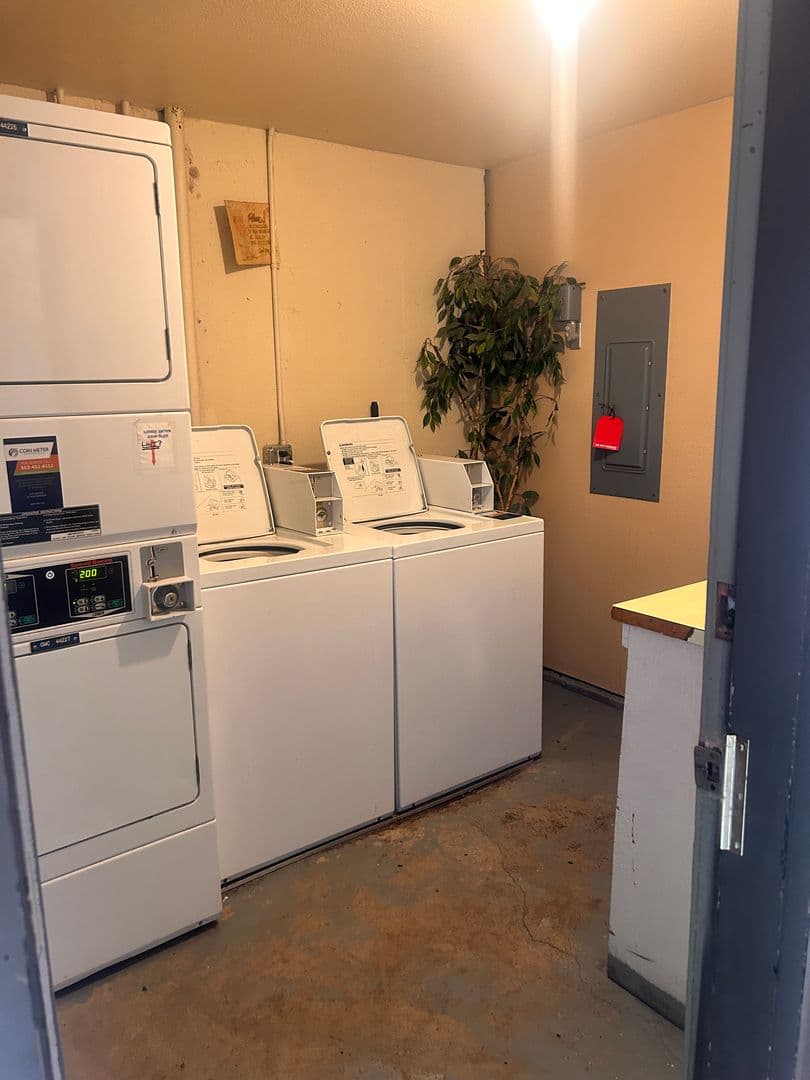 Vancouver Apartment: 607 R St.