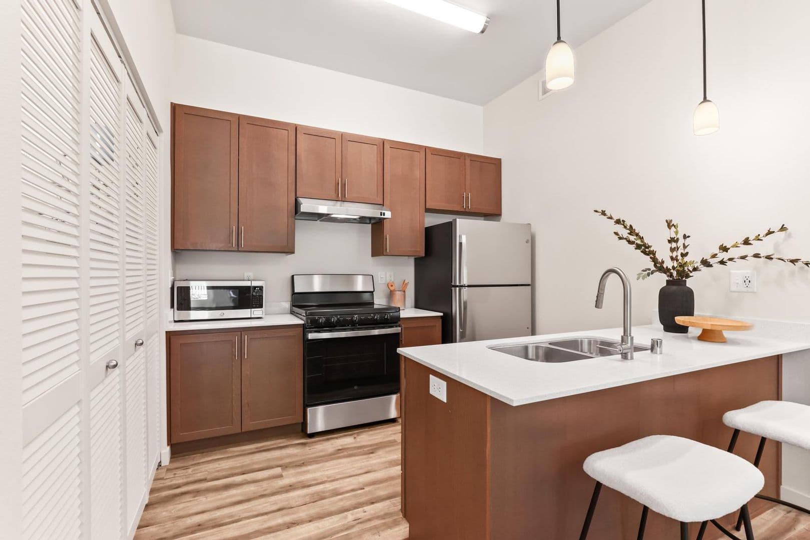Vancouver Apartment: 333 NE 136th Ave