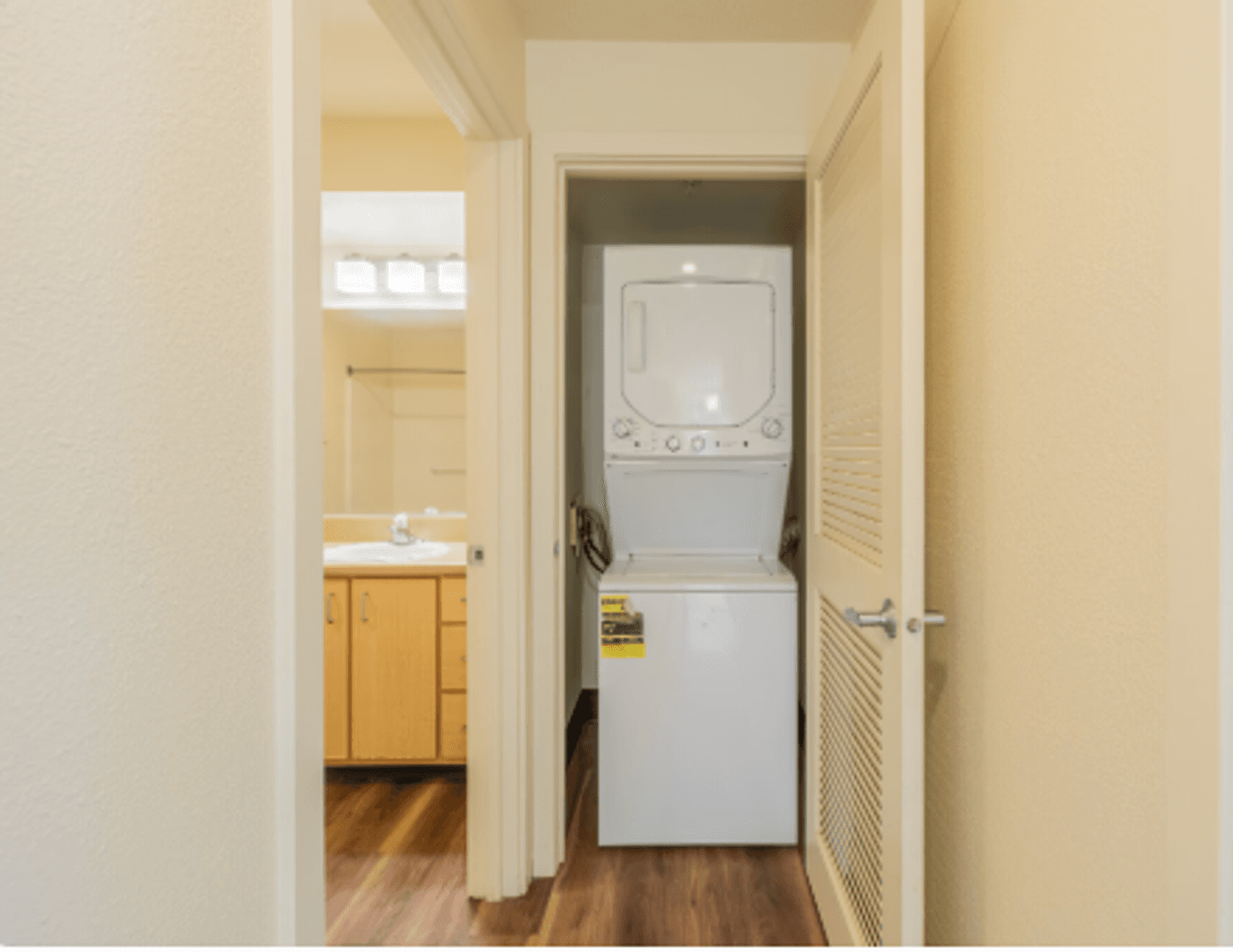 Vancouver Apartment: 555 W 8th St