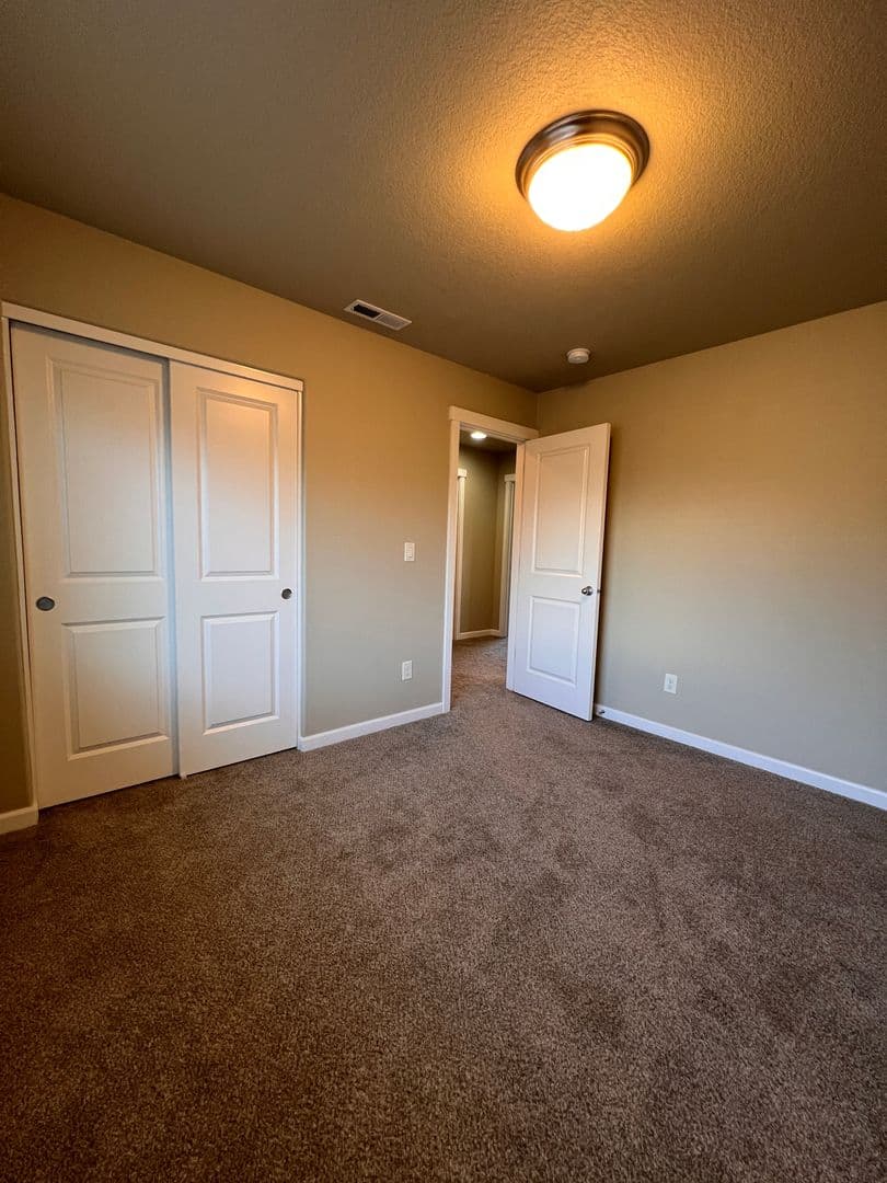 Ridgefield House: 503 N 41st Ave