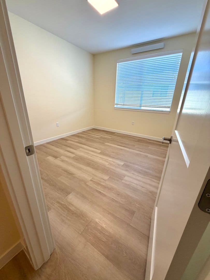 Vancouver Apartment: 2703 NE 99th St