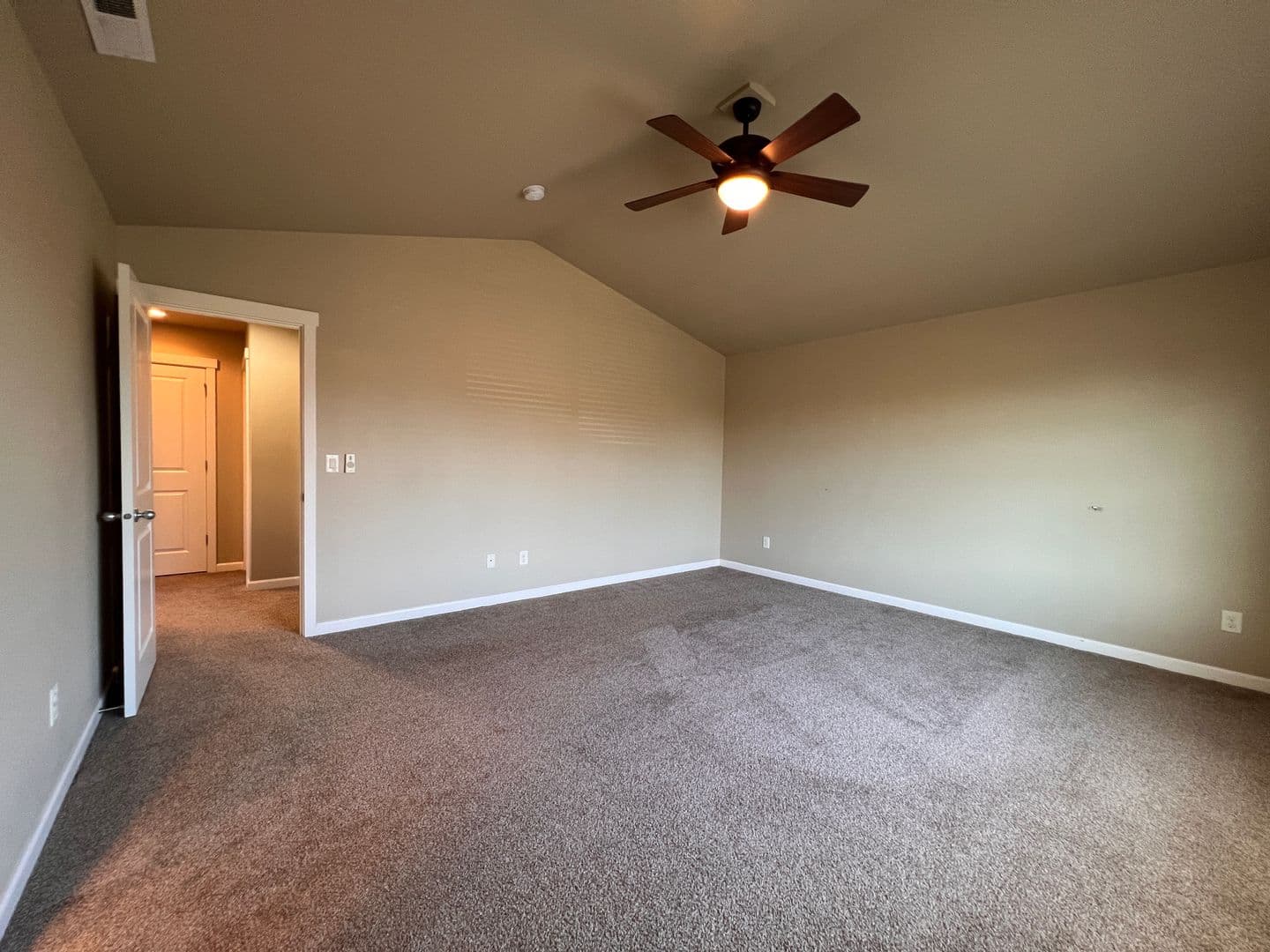Ridgefield House: 503 N 41st Ave