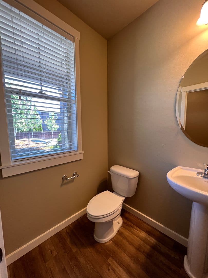 Ridgefield House: 503 N 41st Ave