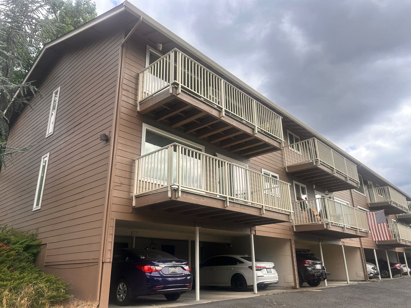 Vancouver Apartment: 607 R St.