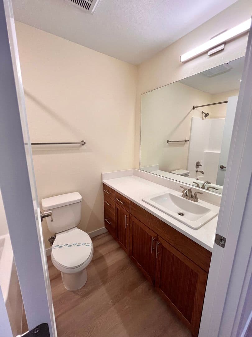 Vancouver Apartment: 2703 NE 99th St