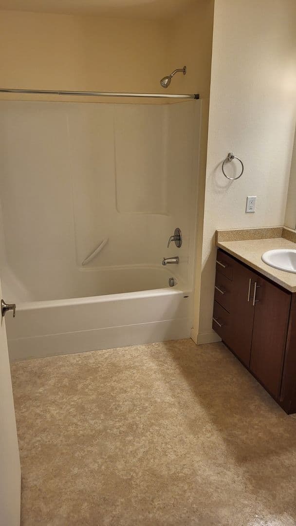 Battle Ground Apartment: 1511 SW 13th Ave