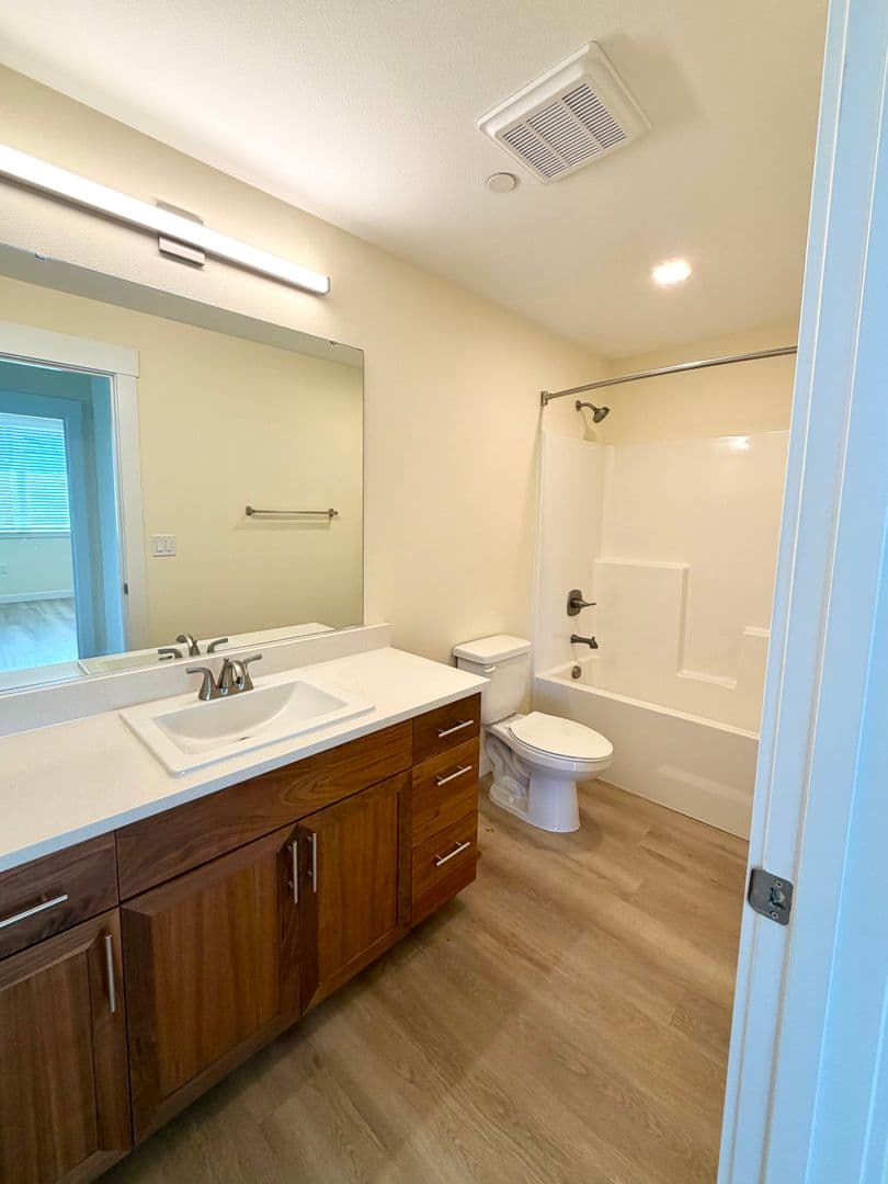 Vancouver Apartment: 2703 NE 99th St
