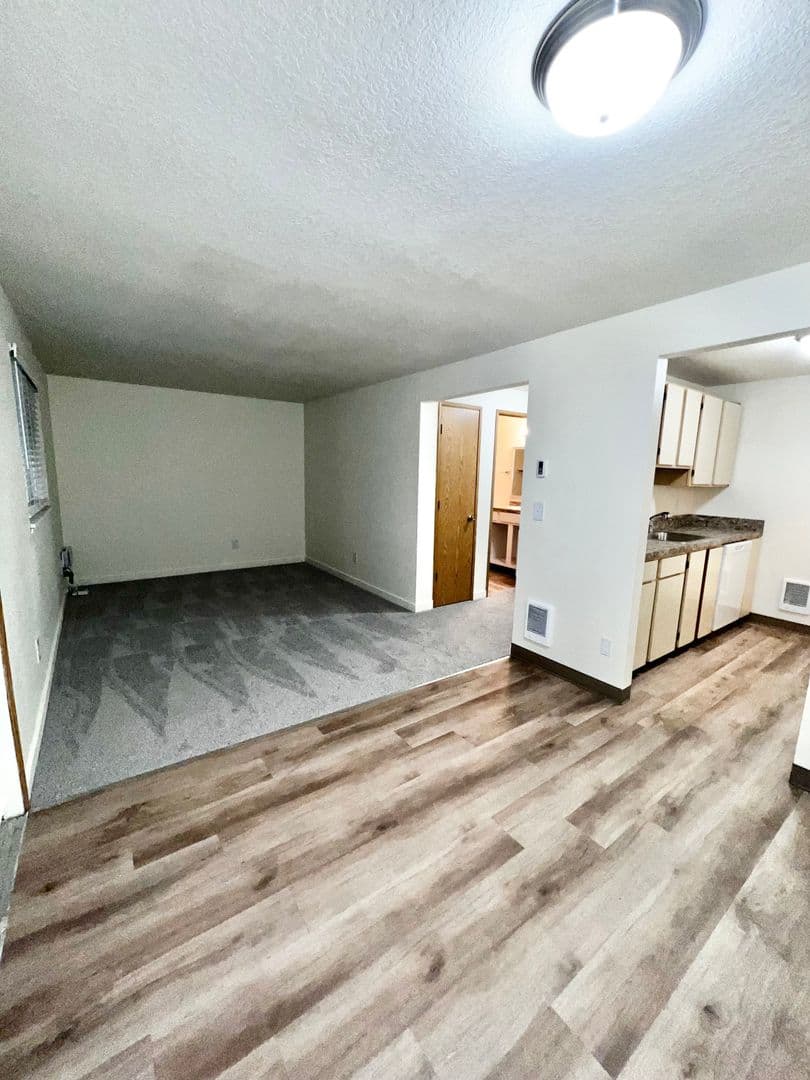 Vancouver Apartment: 8500 NE Hazel Dell Avenue
