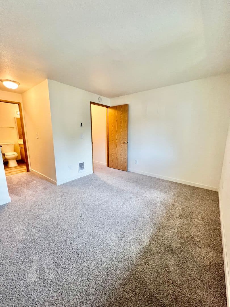 Vancouver Apartment: 8500 NE Hazel Dell Avenue