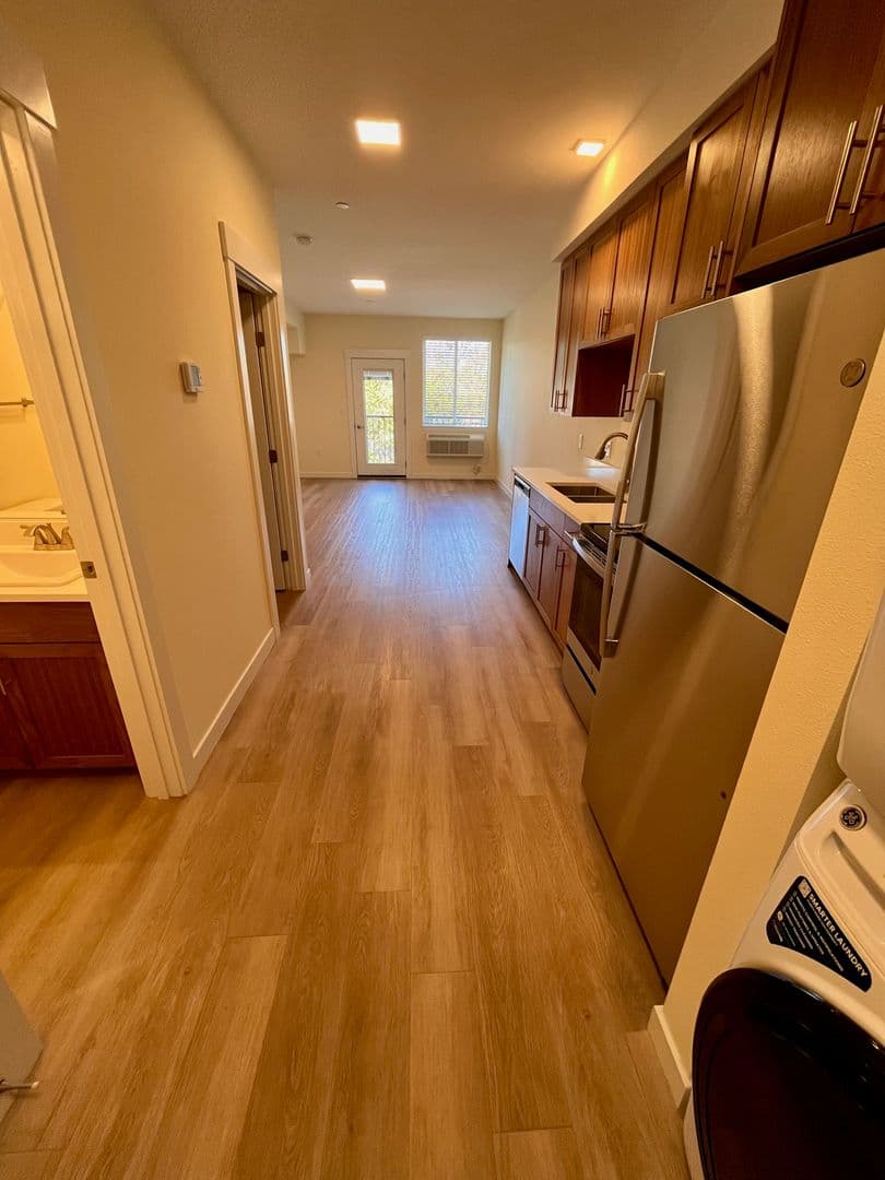 Vancouver Apartment: 2703 NE 99th St